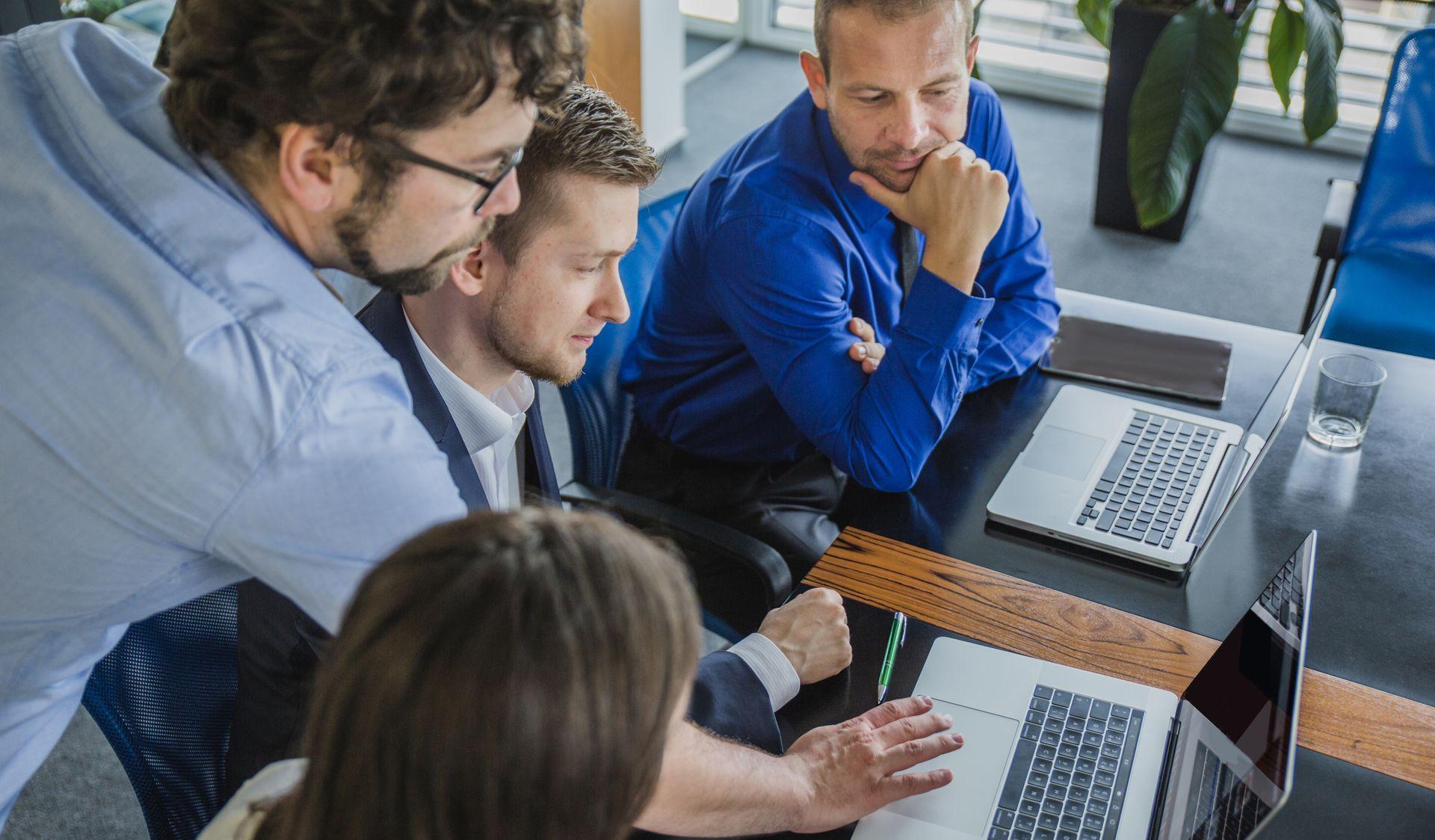   Unser qualifiziertes Expertenteam steht Ihnen rund um die Uhr zur Verfügung